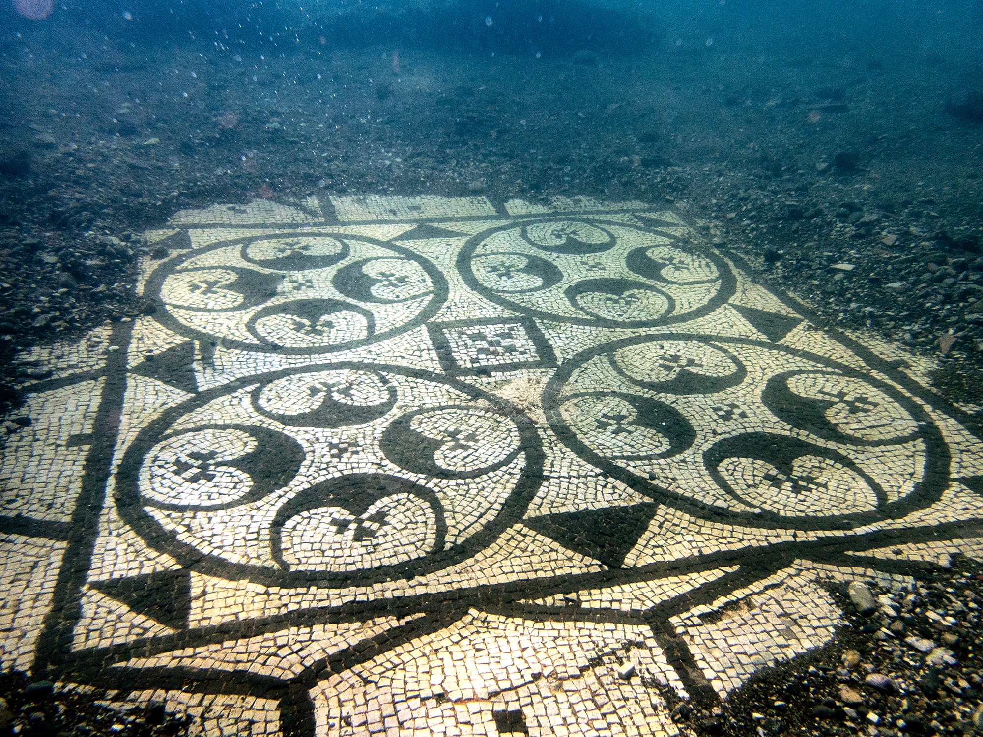 Mosaico sommerso a Baia