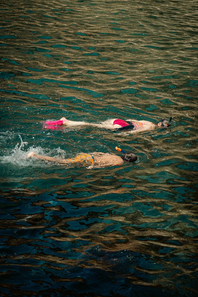 Due persone snorkeling a sapri
